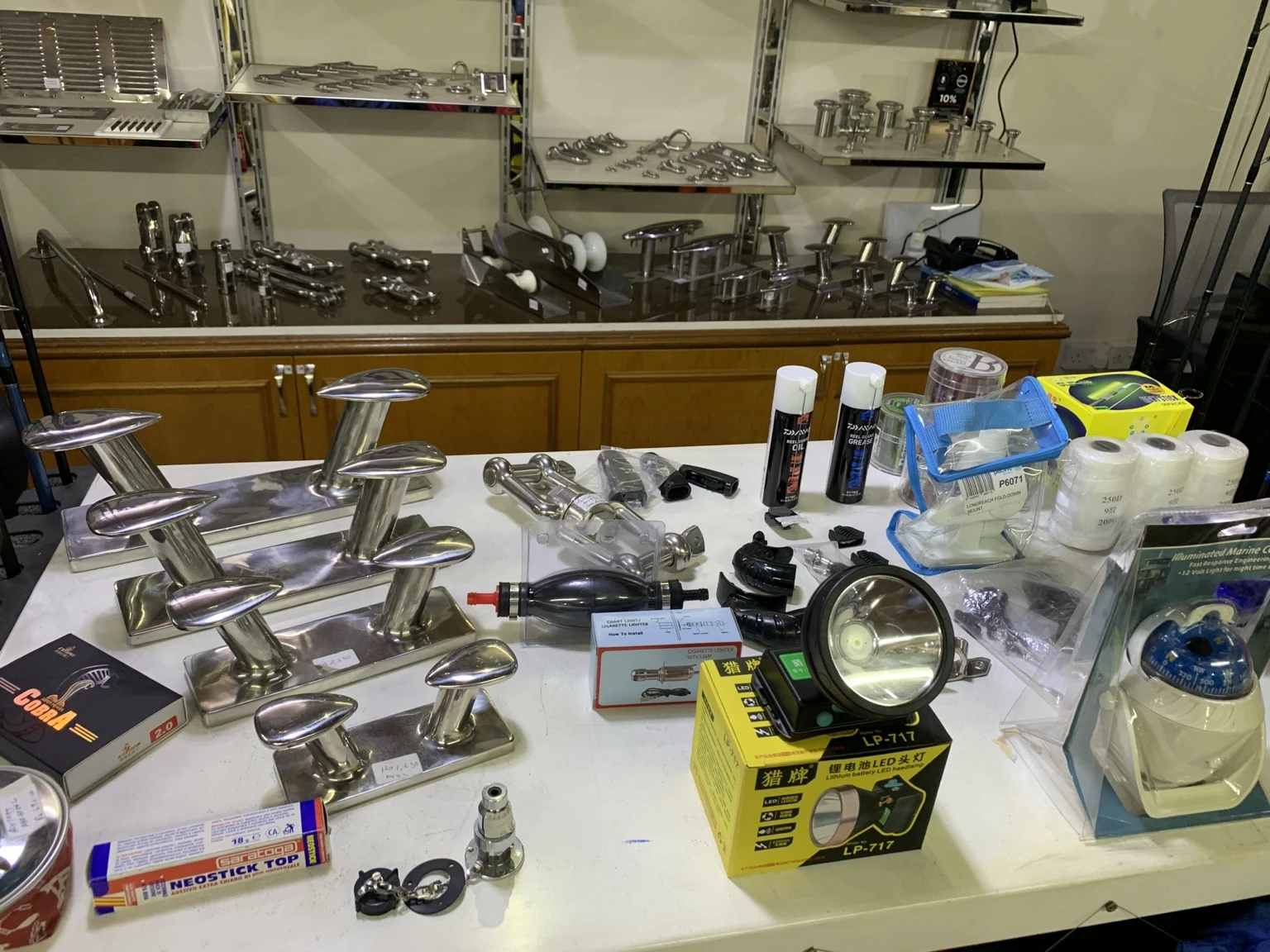Taquets et accessoires au comptoir